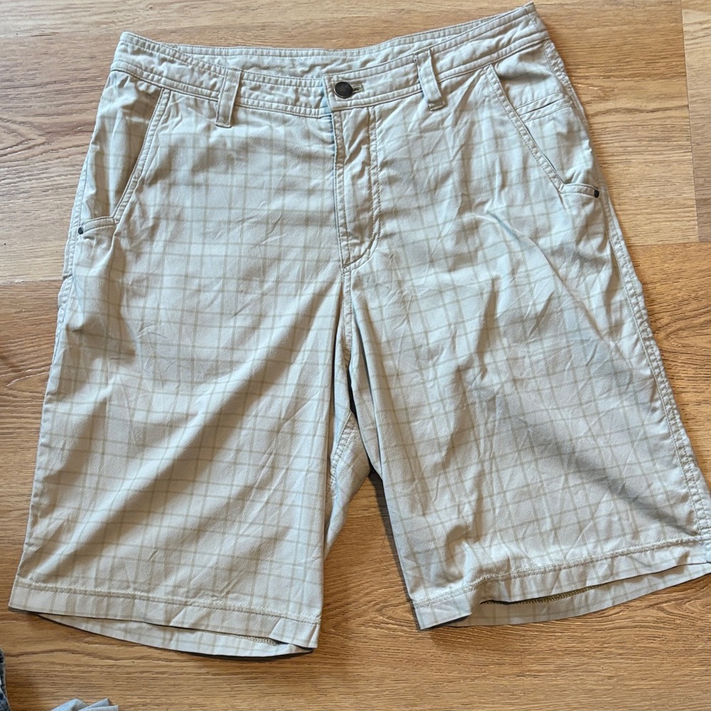 Lululemon Athletica Tan Grid Men's Shorts size 32